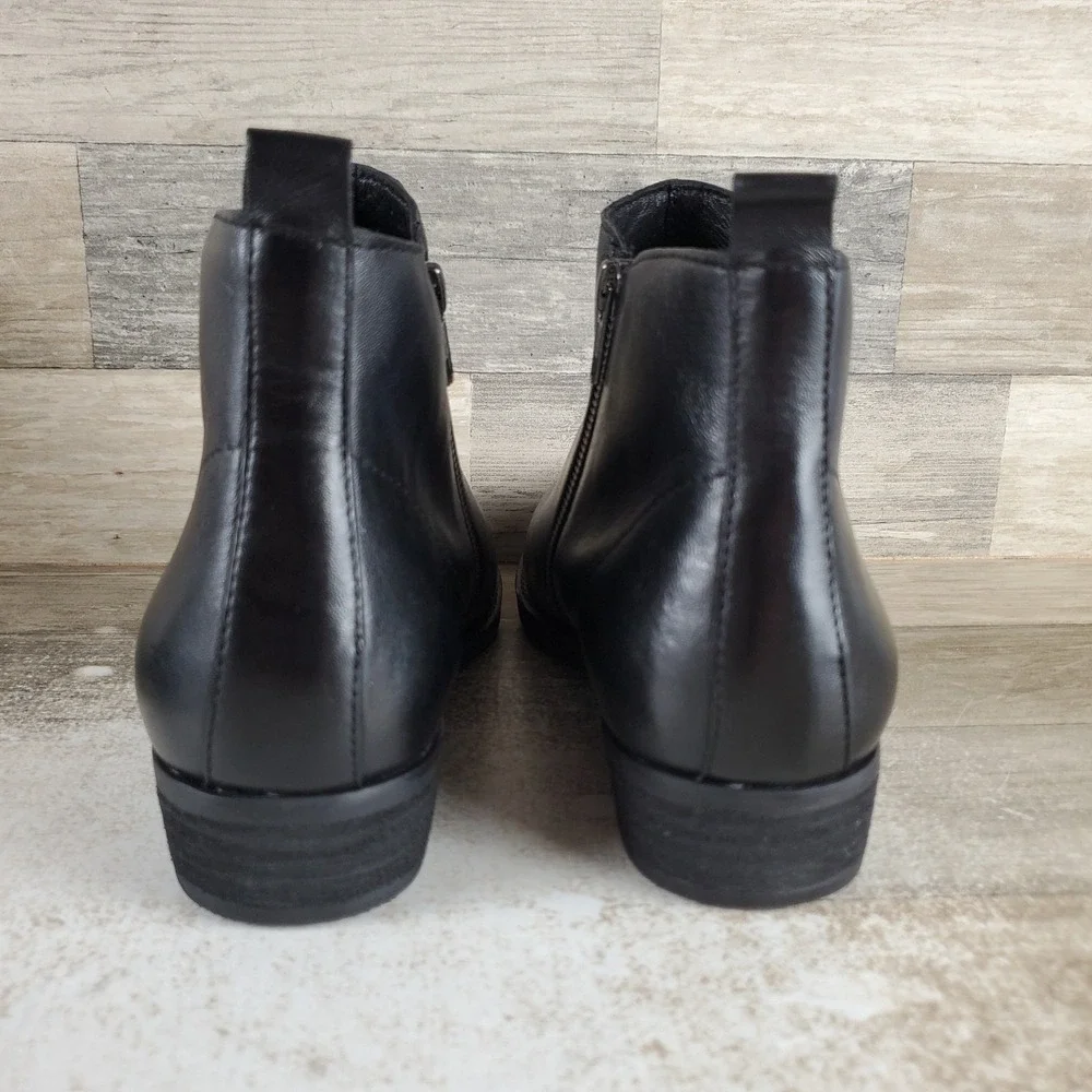 Vaneli Risy Womens Ankle Boots Sz 8.5 W Black Leather Comfort Side Zip Round Toe